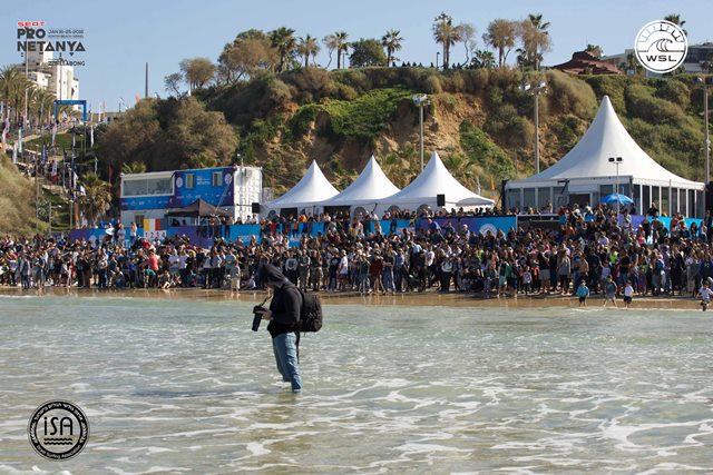 ארוע הפתיחה של אליפות העולם בגלישה ים, שמש, מוזיקה וגולשים בחוף קונטיקי