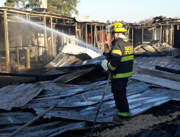 חדשות מקומיות - בן 50 במצב קשה כתוצאה משריפה בגן אירועים בנתניה