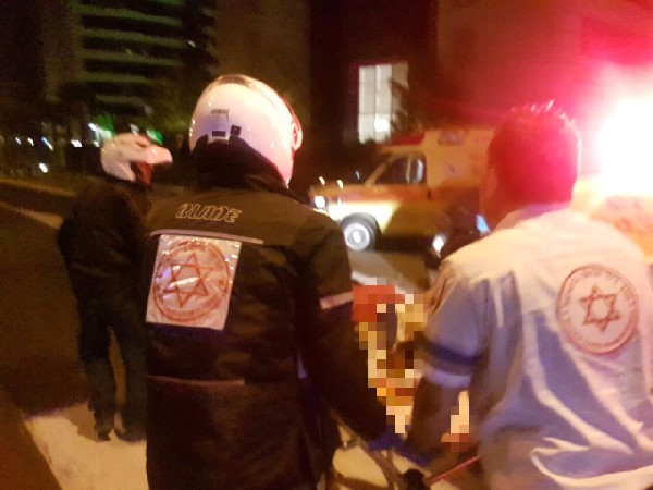 זירת האירוע | צילום: שלומי מרצ'ביאק תעוד מבצעי מד"א רוכבת אופנוע בת 20 נפצעה באורח קשה מפגיעת רכב