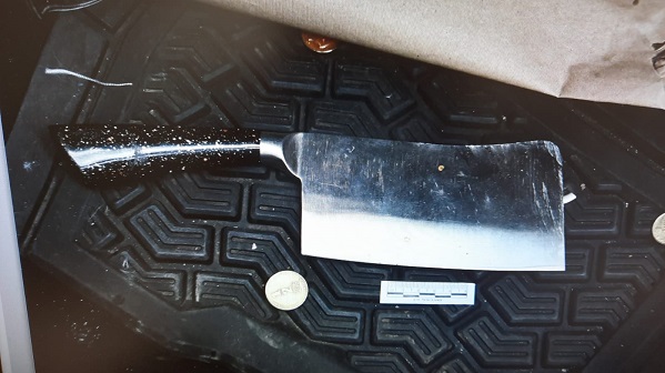 צילום: דוברות המשטרה שדד חנות נוחות באיומי גרזן וגנב את הקופה 