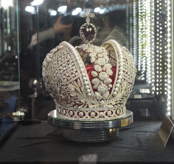 הכתר של הקיסרית קטרינה הגדולה שבוע היהלומים הבינלאומי נפתח בהשתתפות בכירי היהלומנים