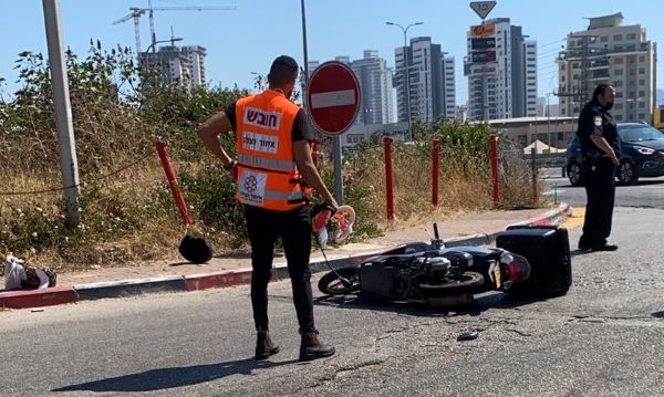 רוכב אופנוע נפגע מרכב בנתניה