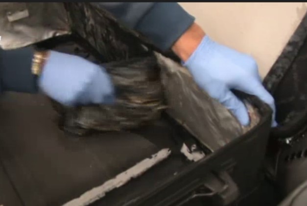 5.31 ק"ג קוקאין נתפסו במזוודה | צילום: דוברות המשטרה שתי תושבות נתניה חשודות בהברחת למעלה מ- 5 ק"ג קוק