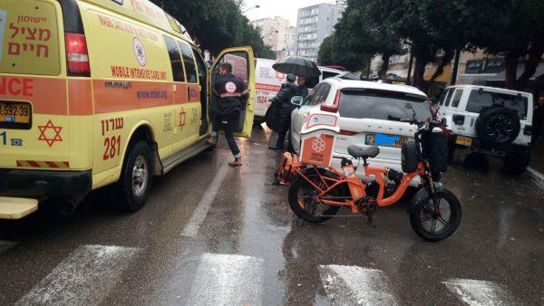 זירת האירוע | צילום: דוברות איחוד הצלה רכב פגע בקלנועית ופצע בן 80 אנושות