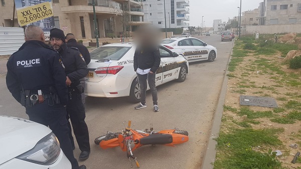 צילום: דוברות המשטרה בן 10 נתפס רוכב על אופנוע בנתניה