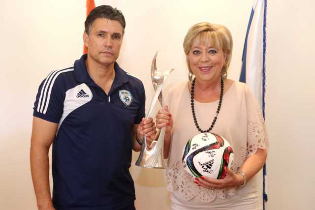 גיא עוזרי ומרים פיירברג איכר אליפות אירופה בכדורגל נשים מגיעה לנתניה