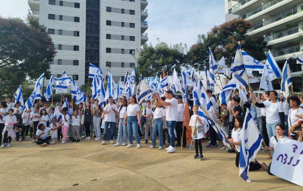  צעדה "כולנו אור איתן" בהובלת בני נוער מדרום נתניה