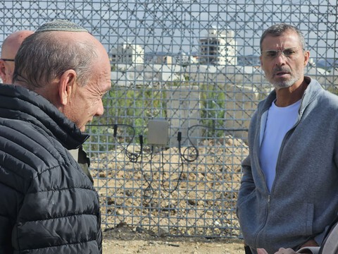  מבקר המדינה סייר ביישובי קו התפר בעמק חפר