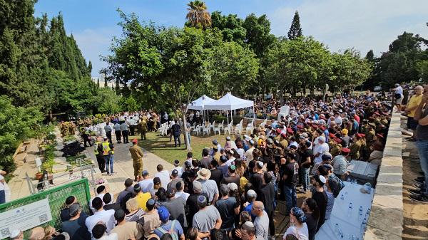  אלפים הגיעו להיפרד מרס''ן אמיר סיקורי