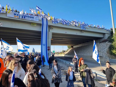 פעילות קהילתית - נתניה מרכינה ראש: מחווה מרגשת לזכר משפחת ביבס