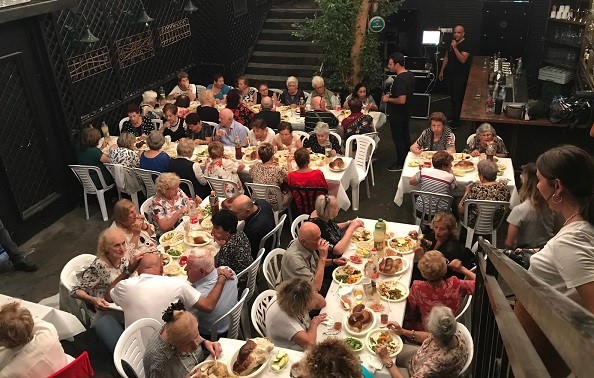 ארוחת חג עם שורדי השואה בנתניה