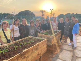 קדימה צורן: גינה קהילתית חדשה לגמלאים ולגמלאיות