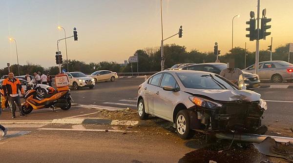  פצועה בינוני כתוצאה מתאונה במחלף אלישמע