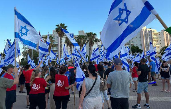  יום שיבוש בנתניה - מאות מפגינים בצומת פולג