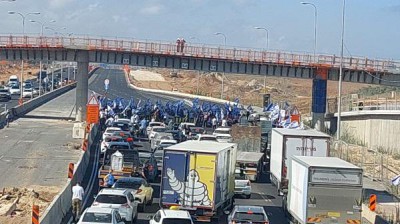 יום השיבושים החל: כבישים חסומים באזור השרון