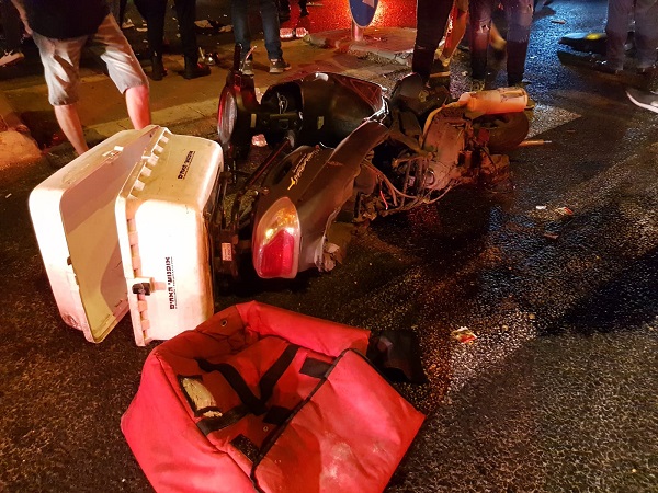 זירת האירוע | צילום: איחוד הצלה  שני צעירים נפצעו בתאונה בין שני אופנועים בנתניה