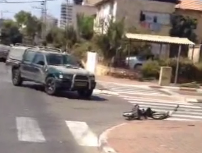 זירת האירוע 2 רוכבי אופניים חשמליים נפגעו מרכב ברחוב הנביאים 
