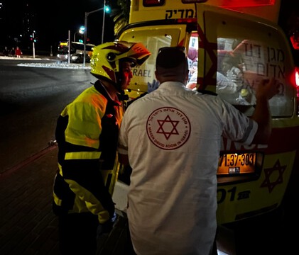  נתניה: גבר נמצא מחוסר הכרה - מצבו קשה