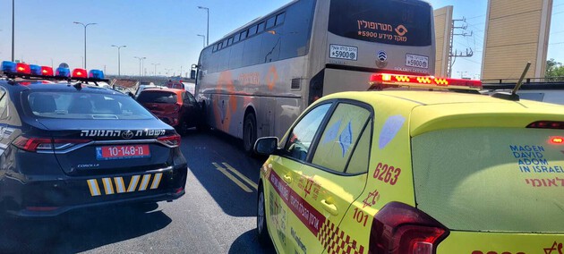  תאונה בין אוטובוס לארבעה כלי רכב סמוך למחלף פולג