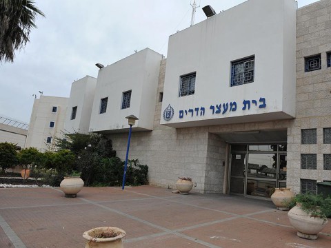  שישה אסירים נעצרו בחשד שתקפו שני אסירים בכלא הדרים