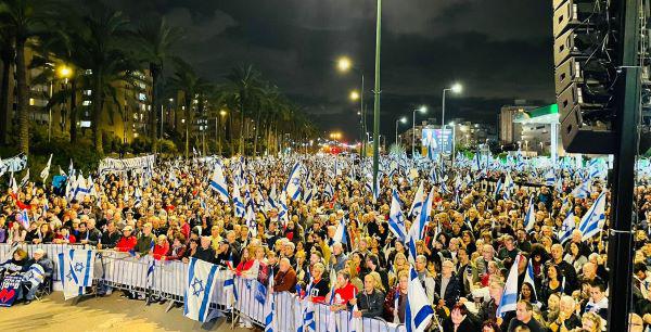  אלפי מפגינים בנתניה נגד הרפורמה המשפטית למרות שהושהתה