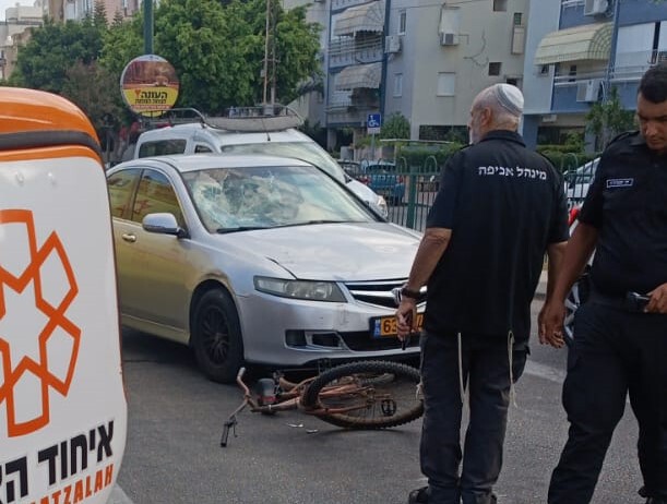  רוכב אופניים נפגע מרכב בנתניה, מצבו בינוני