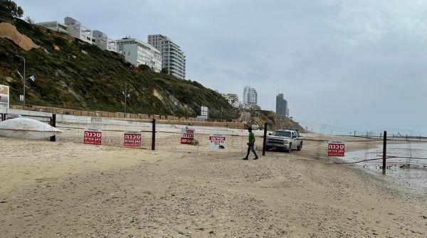  הכניסה לאזור העבודות לבניית שוברי הגלים בנתניה מסוכנת