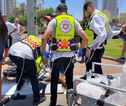  רוכב אופניים חשמליים נפגע מרכב בשד' בן אבי בנתניה