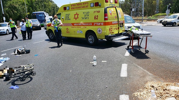 חדשות מקומיות - רוכב אופניים חשמליים כבן 80 נהרג בנתניה