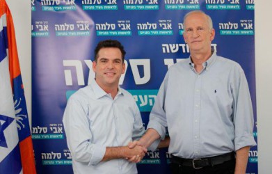 אלון אלרואי עם המועמד אבי סלמה 