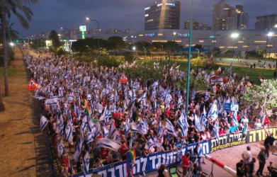 נמשכת ההפגנה נגד הרפורמה המשפטית בנתניה 