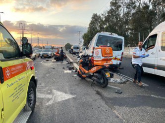 בית ליד: 14 פצועים בתאונה בין שני כלי רכב