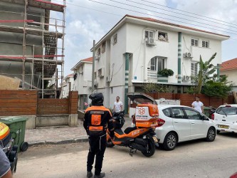 נתניה: פצוע קשה כתוצאה מנפילה מגובה