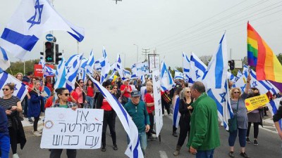 שלושה מפגינים נעצרו אמש בהפגנות בשרון