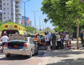 נתניה: ילד בן 13 נפגע מרכב, מצבו בינוני-קשה