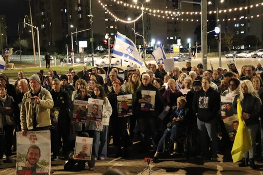  עצרת תמיכה מרגשת בנתניה: "אנחנו בוכים מבפנים עד שכולם בבית"