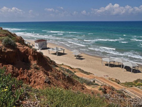  חוף הרחצה צאנז בנתניה יורחב