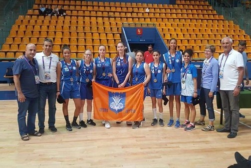 בנות עירוני נתניה בכדורסל בנות מדליות זהב לנבחרת מנתניה באתלטיקה ובכדורסל בנות