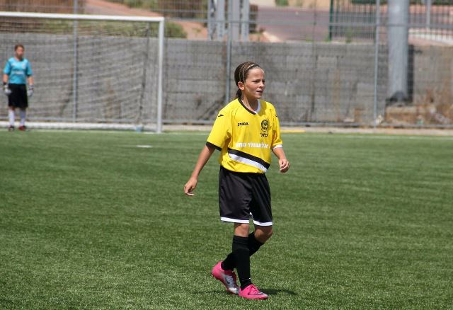 נועה סלימהוגיץ' גם בנות משחקות כדורגל