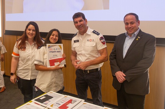  לין קבלן מבית חרות נבחרה כמתנדבת מצטיינת במד"א